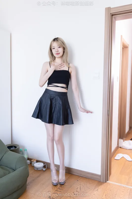 [BoBoSocks袜啵啵] NO.592 小甜豆-高跟鞋、高跟凉鞋、油亮薄肉丝（脚尖透明款）、油亮薄黑丝（脚尖透明款）、裸足、裸足拓印脚印剧情 - BoBoSocks袜啵啵